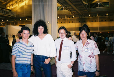 THAT IS BRIAN MAY!  QUICK...SOMEBODY TAKE A PICTURE!